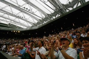 开云中国官网APP-阿扎伦卡连续十场比赛得分超过险胜，篮网不断突破！观众掌声雷动的简单介绍