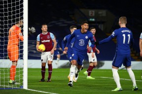 英超赛程吃紧，尼斯集结日临场应变，引发热议，更衣室氛围转暖(斯杯中国vs突尼斯回放)