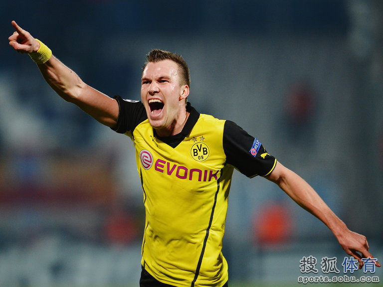 关于赛地聚焦——欧冠冲刺阶段热度飙升；菲尼克斯太阳复出首秀；球迷炸锅；更衣室氛围转暖的信息