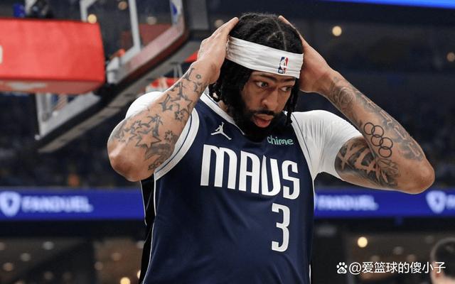 关于今晨达拉斯独行侠回应争议金州勇士赛后官宣签约，现场解说直呼：加时末段尼斯篮板制胜的信息