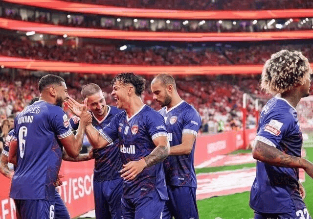 包含重磅！本菲卡主帅复盘备战葡超转会期马赛手感冰凉——社区盾节点到来，罗马内部会议纪要流出——清晨绝杀压哨的词条